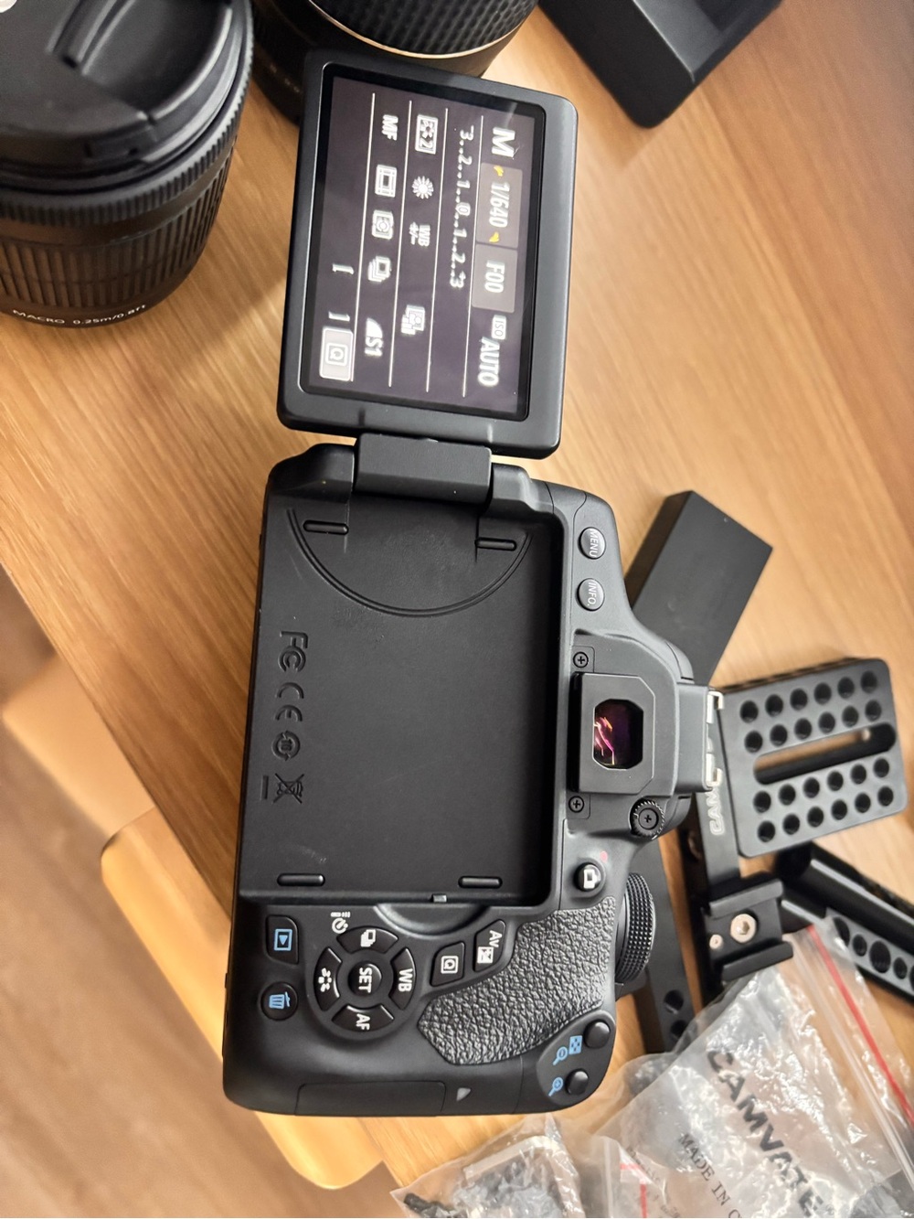 Compact Black Mirrorless Camera with Flip LCD - Black